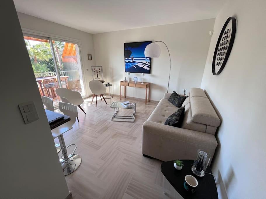 Appartement Avec Terrasse, Vue Jardin Et Piscine 앙티브 외부 사진