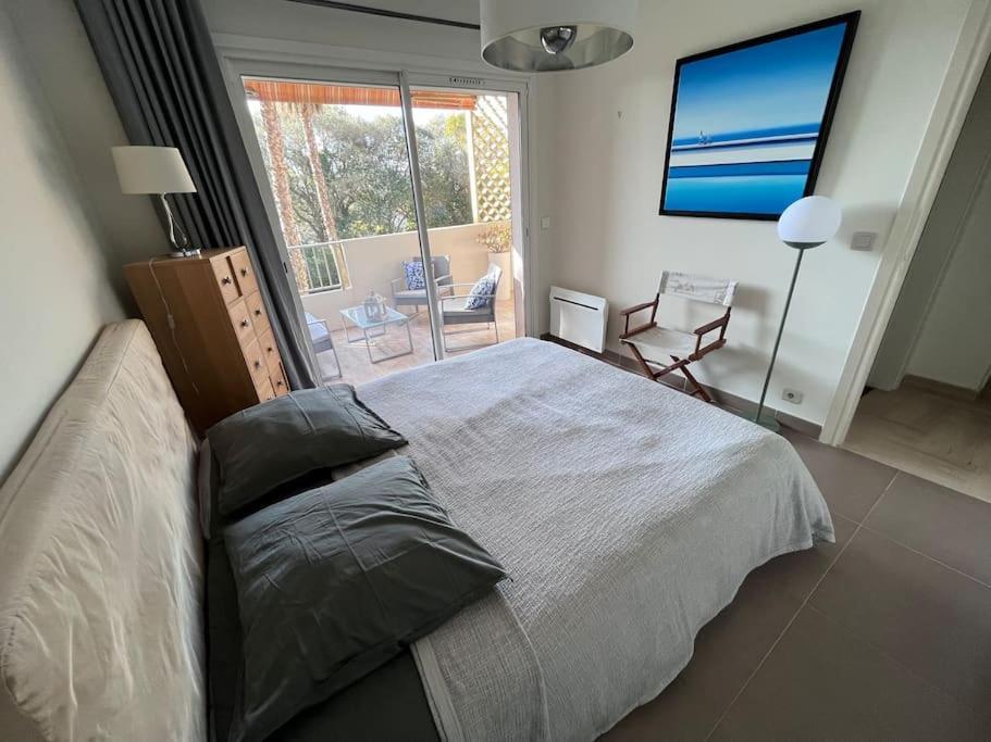 Appartement Avec Terrasse, Vue Jardin Et Piscine 앙티브 외부 사진