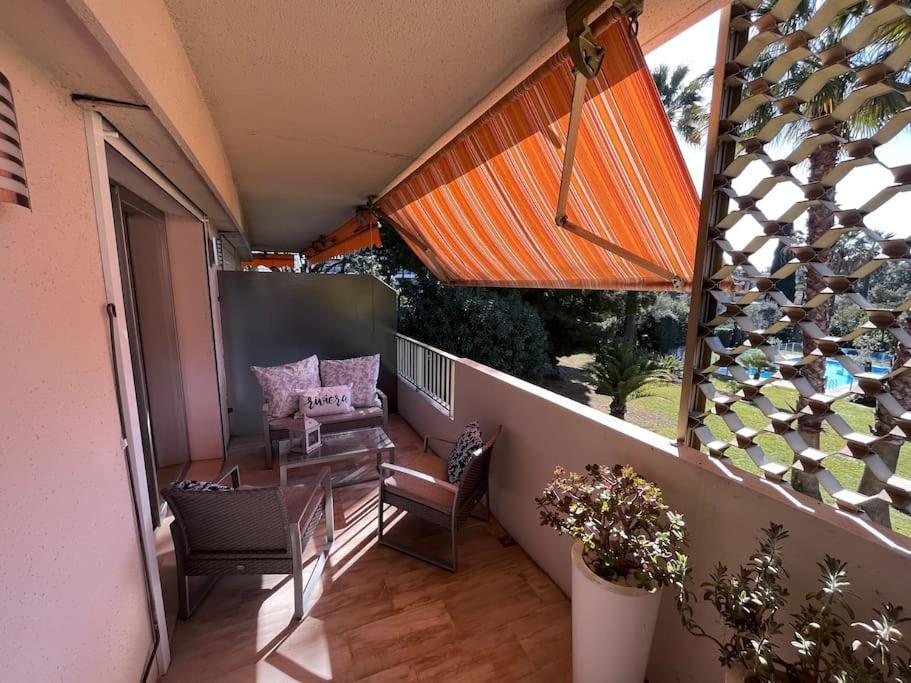 Appartement Avec Terrasse, Vue Jardin Et Piscine 앙티브 외부 사진
