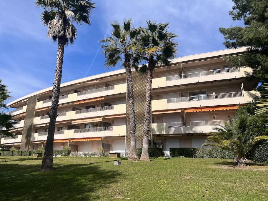 Appartement Avec Terrasse, Vue Jardin Et Piscine 앙티브 외부 사진
