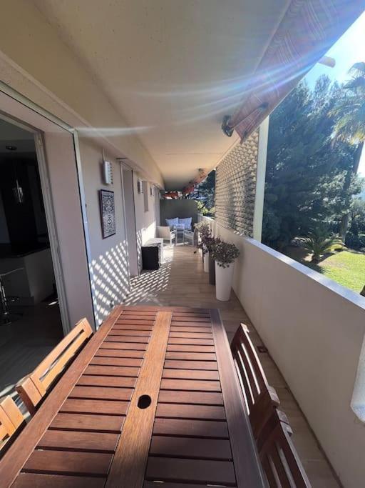 Appartement Avec Terrasse, Vue Jardin Et Piscine 앙티브 외부 사진
