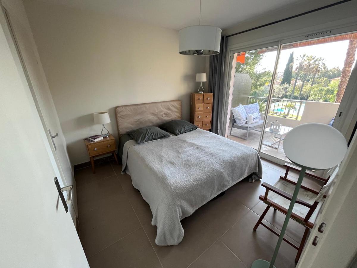 Appartement Avec Terrasse, Vue Jardin Et Piscine 앙티브 외부 사진